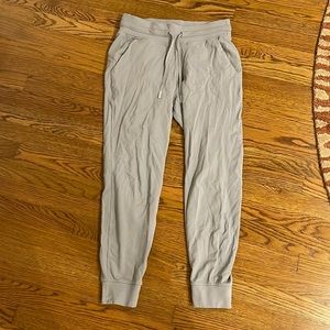 Lululemon jogger size 6